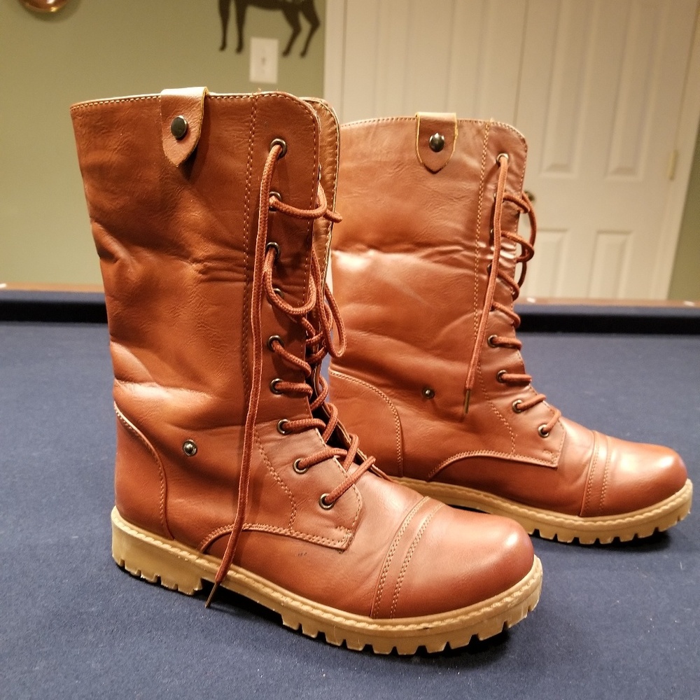 Combat boots